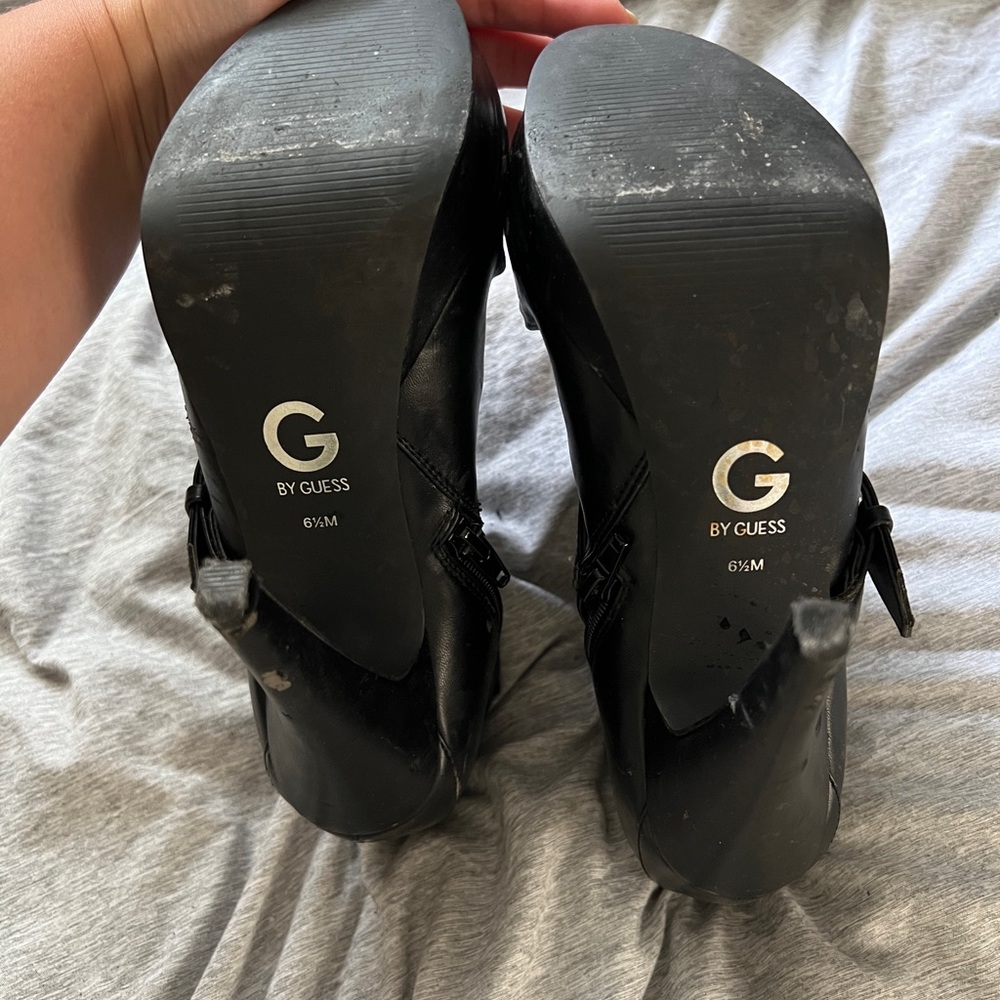 Guess Bootie Size 6.5 - Picture 3 of 6